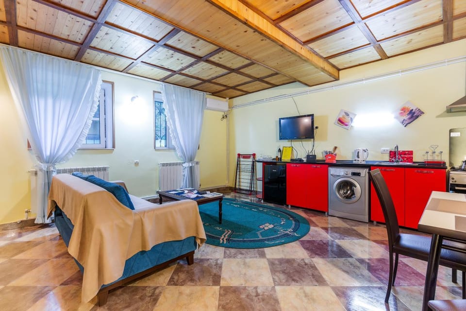 Coffee/tea facilities, Kitchen or kitchenette, Living room, Seating area, Dining area, Drinks, Alcoholic drinks, Non alcoholic drinks