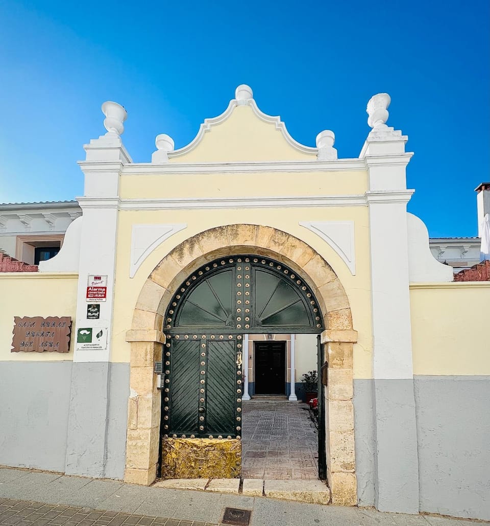 Facade/entrance