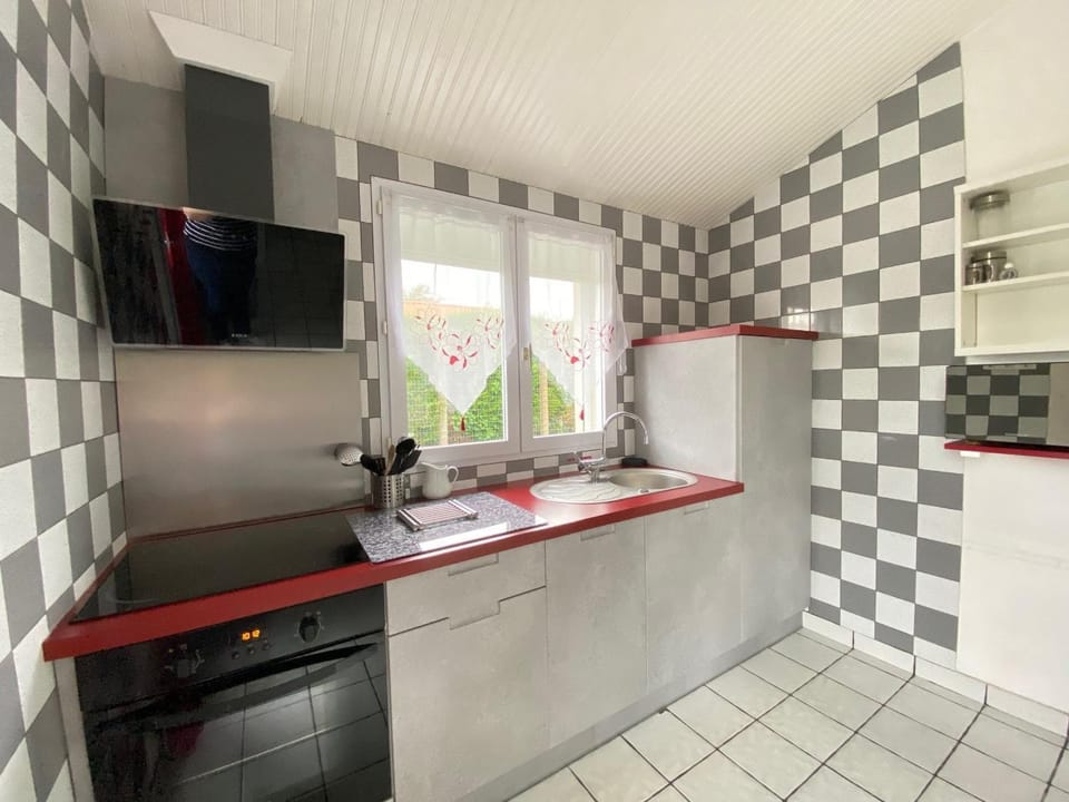 Maison de Charme au Calme avec Jardin Clos, WIFI, Proche Plage du Marais Girard, Animaux Acceptés - FR-1-231-133 House in Pays de la Loire