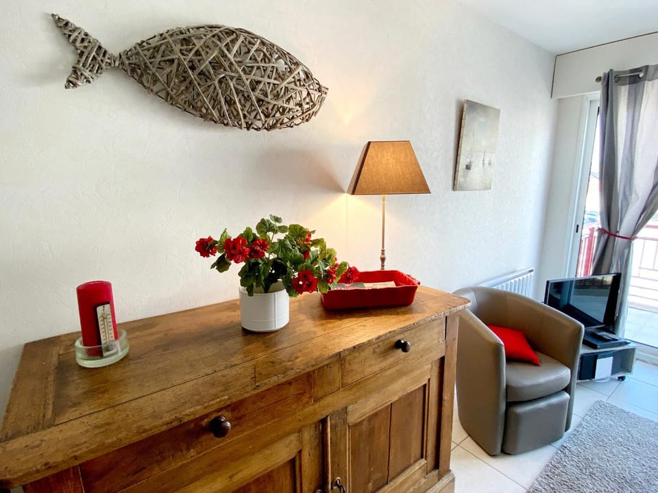 Appartement Charmant avec Garage à 400 m de la Plage - FR-1-92-738 Apartment in Château-d'Olonne