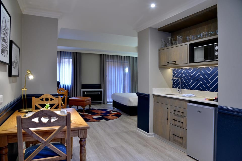 Seating area, Bedroom