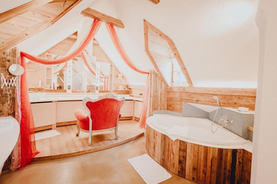 Hot Tub, Bathroom