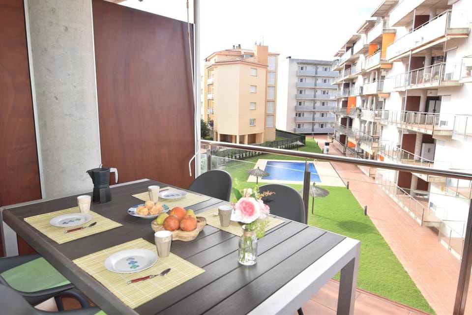 Property building, View (from property/room), Dining area, Pool view, Swimming pool