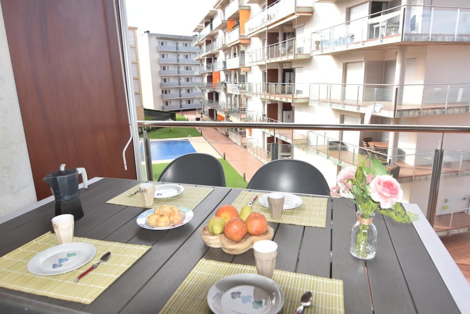 View (from property/room), Balcony/Terrace, Dining area