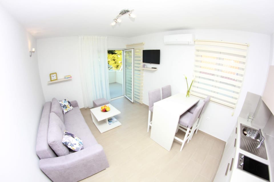Balcony/Terrace, Kitchen or kitchenette, Dining area