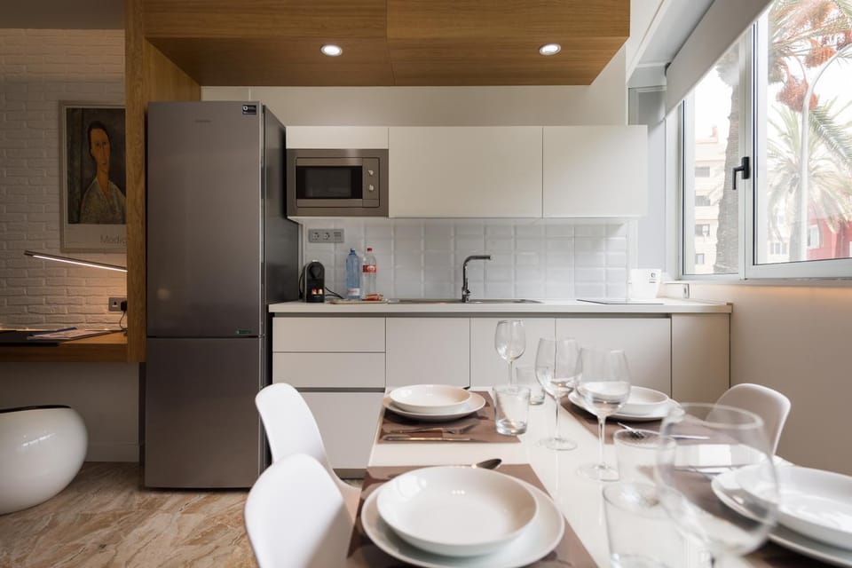 Kitchen or kitchenette, Dining area