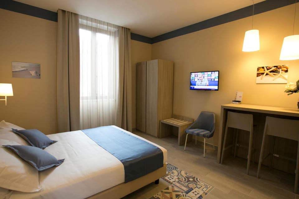 Photo of the whole room, Decorative detail, Bedroom