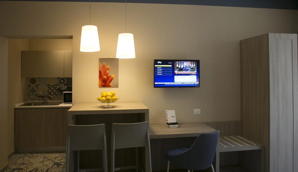 TV and multimedia, Kitchen or kitchenette, Photo of the whole room
