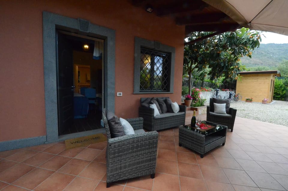 Patio, Facade/entrance