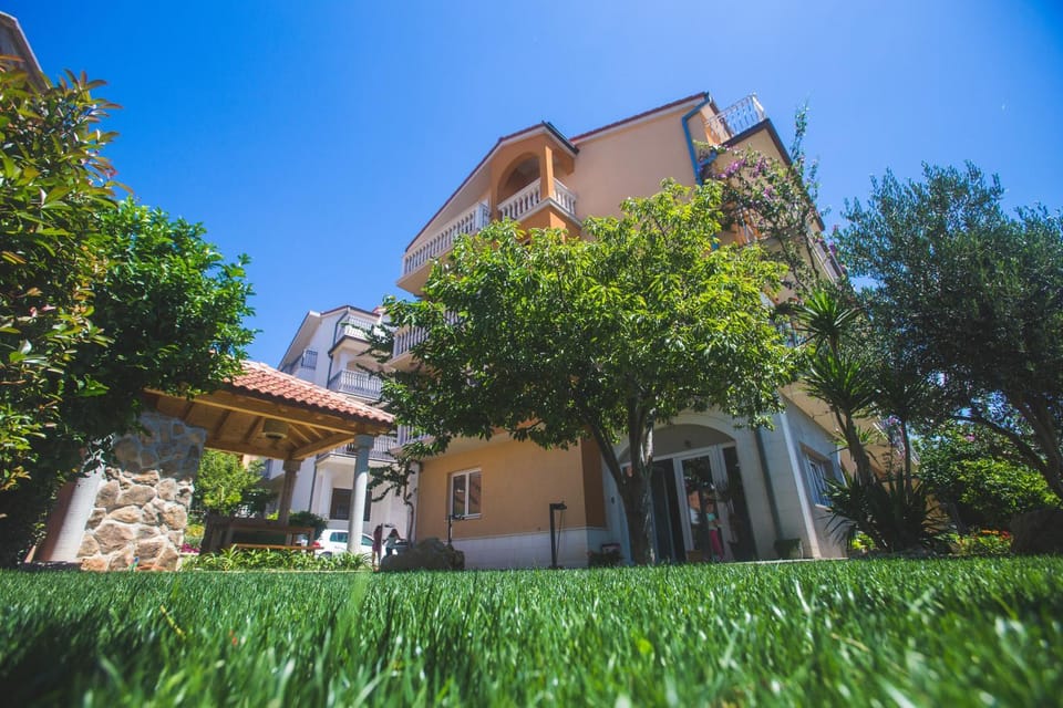 Property building, Facade/entrance, Bird's eye view, Other, Garden view