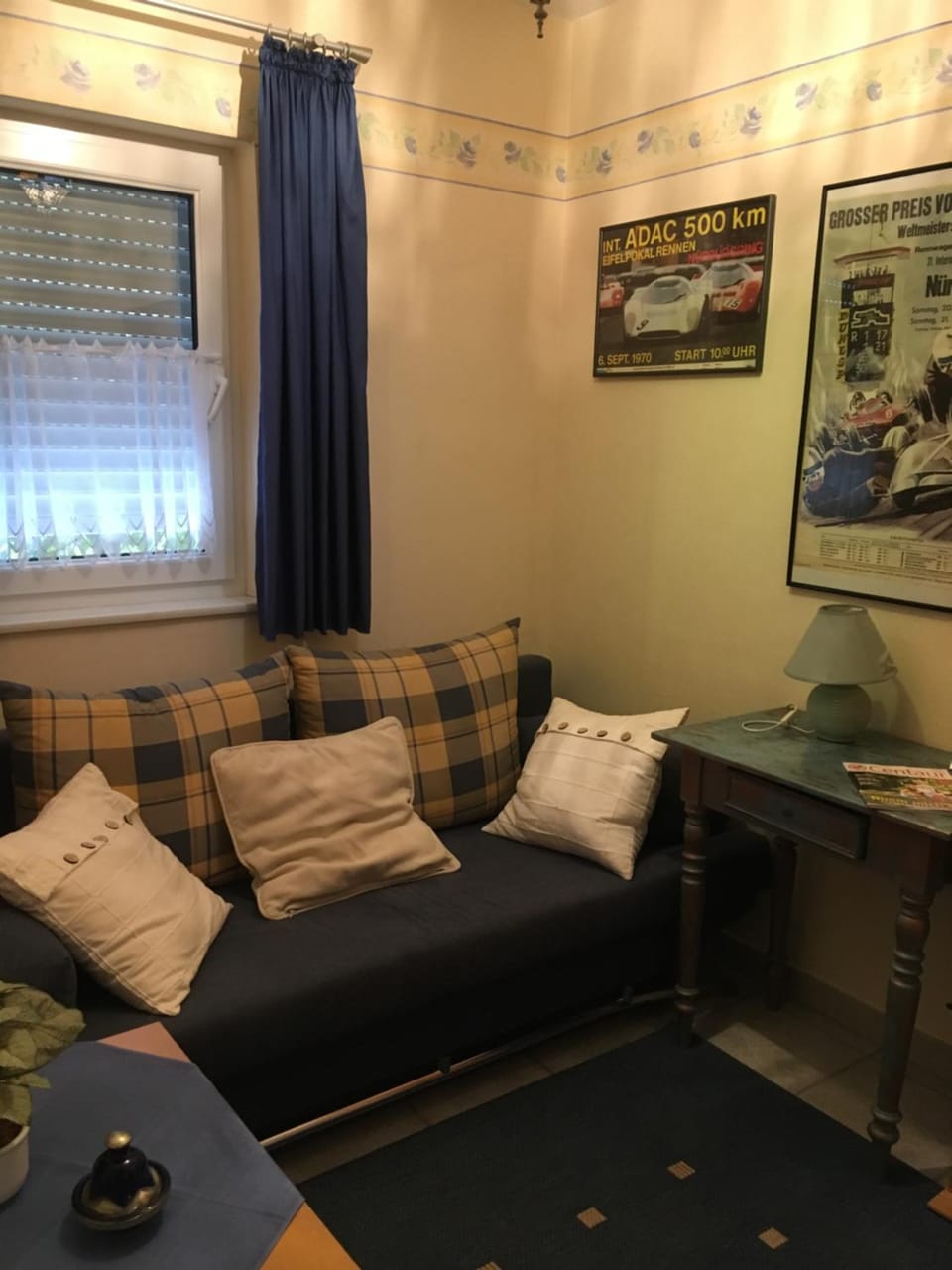Photo of the whole room, Decorative detail