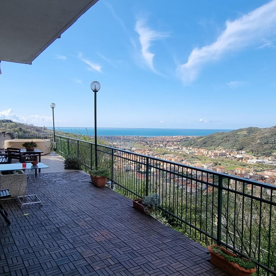 Balcony/Terrace, City view