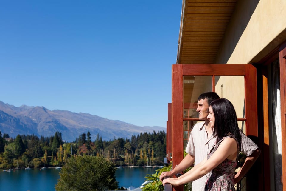 Natural landscape, Balcony/Terrace, Lake view, Mountain view, Inner courtyard view