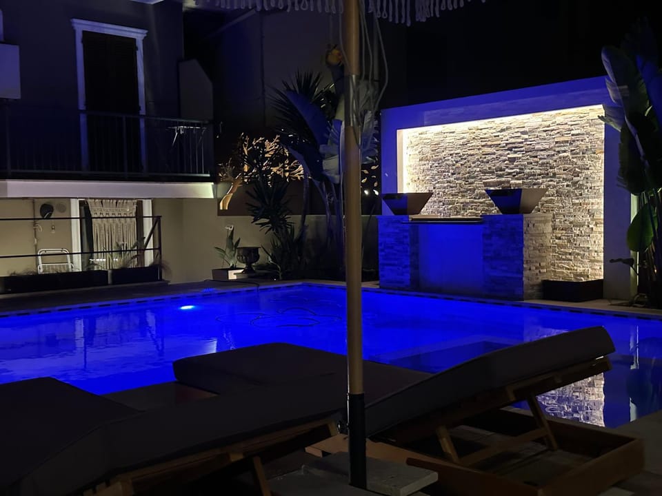 Night, Pool view
