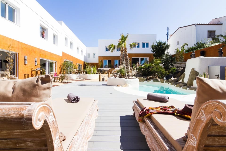 Property building, Balcony/Terrace, Swimming pool