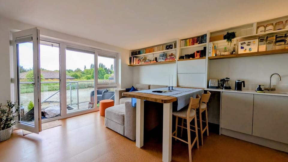 Toby's Boathouse Apartment in Rother District