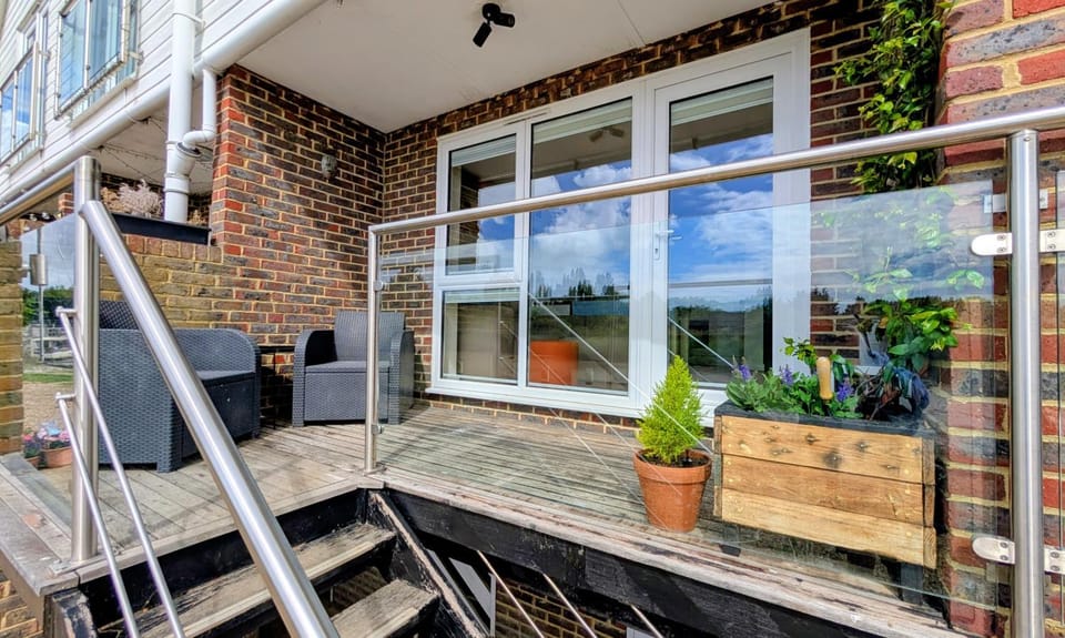 Toby's Boathouse Apartment in Rother District