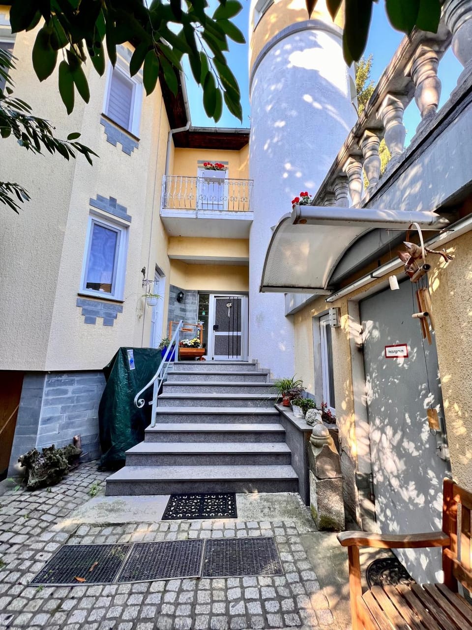 Property building, Facade/entrance