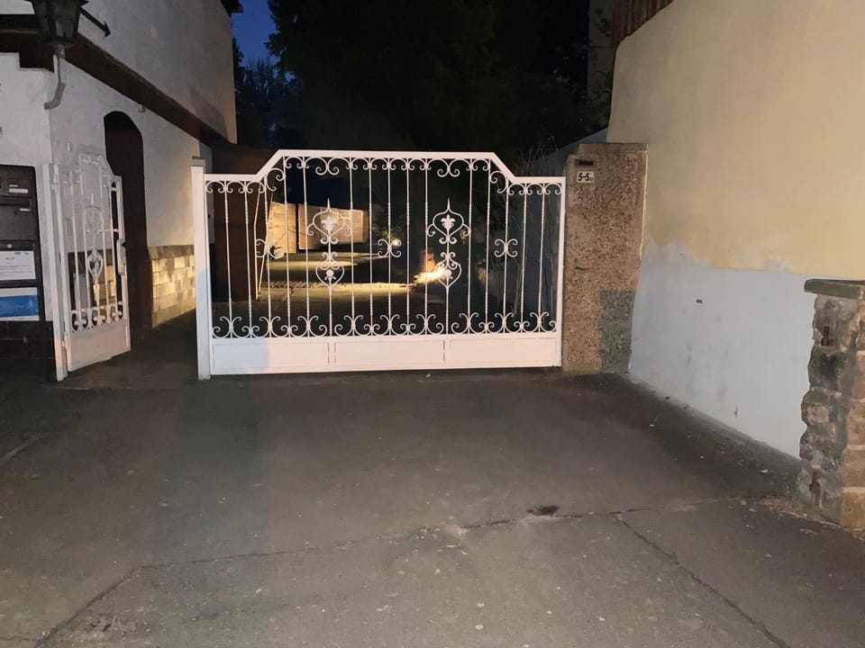 Facade/entrance, Area and facilities