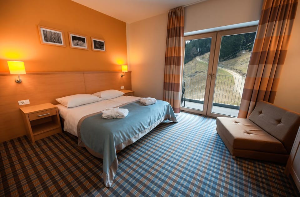 Bed, Photo of the whole room, Seating area