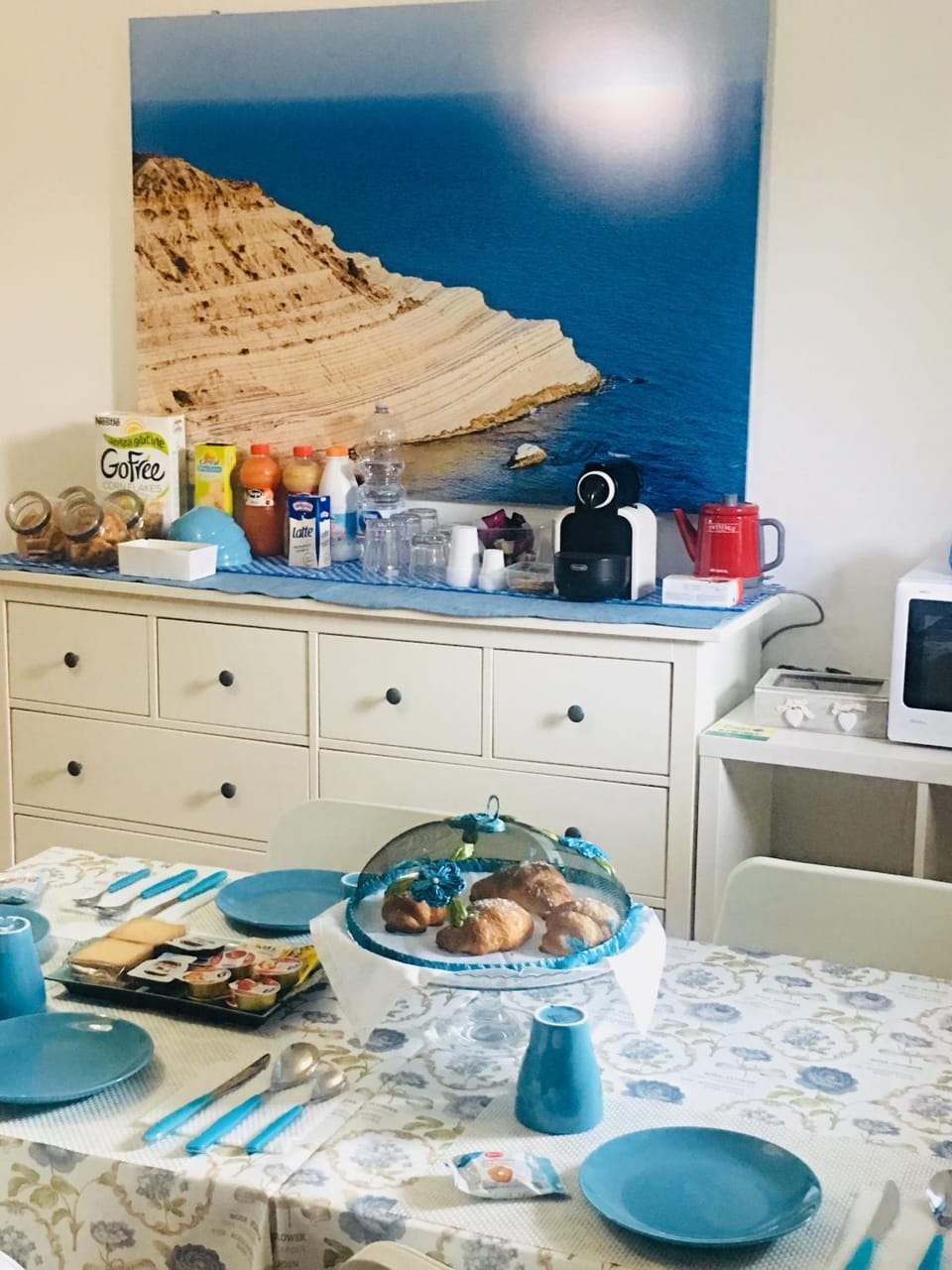 Coffee/tea facilities, Food and drinks, Breakfast