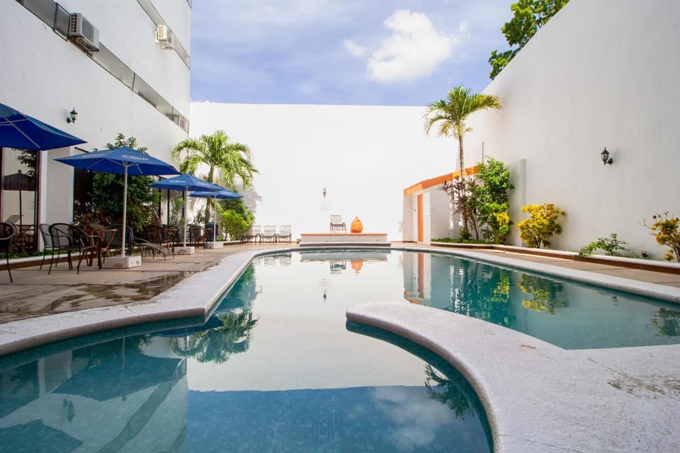 Swimming pool, Swimming pool