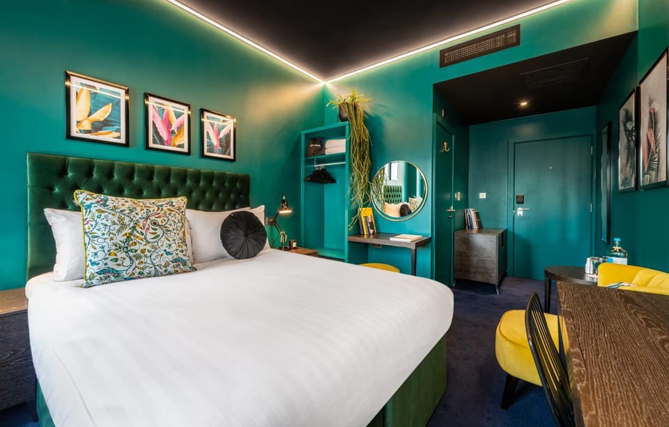 Bed, Photo of the whole room
