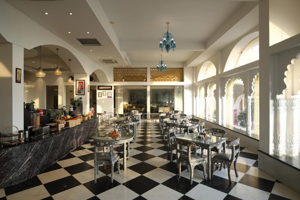 Restaurant/places to eat, Food