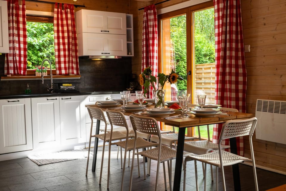 Kitchen or kitchenette, Dining area, dishwasher, pet friendly, stove