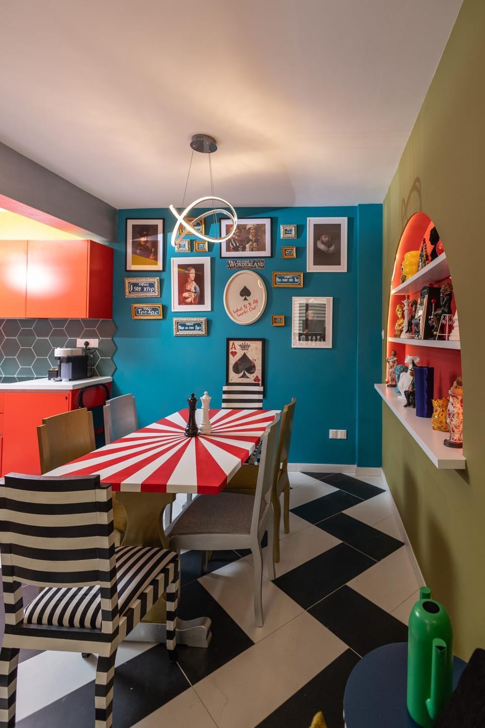 Kitchen or kitchenette, Seating area, Dining area