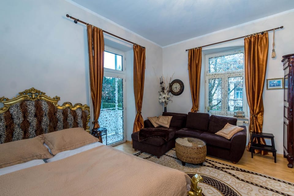 Living room, Bedroom