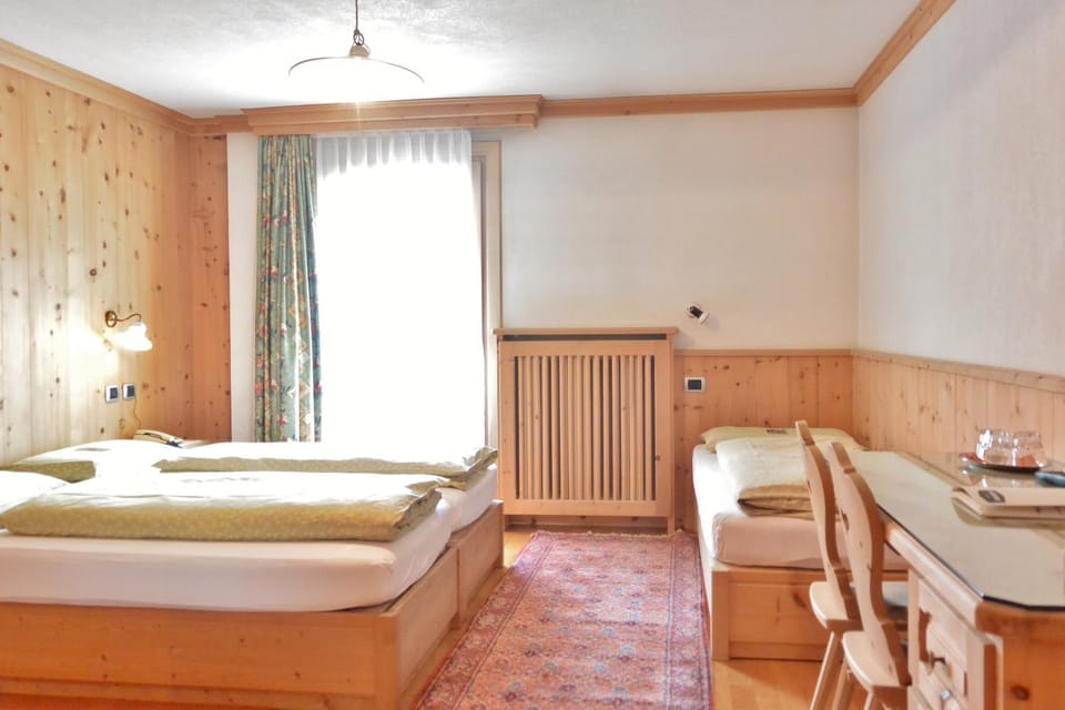 Bed, Seating area