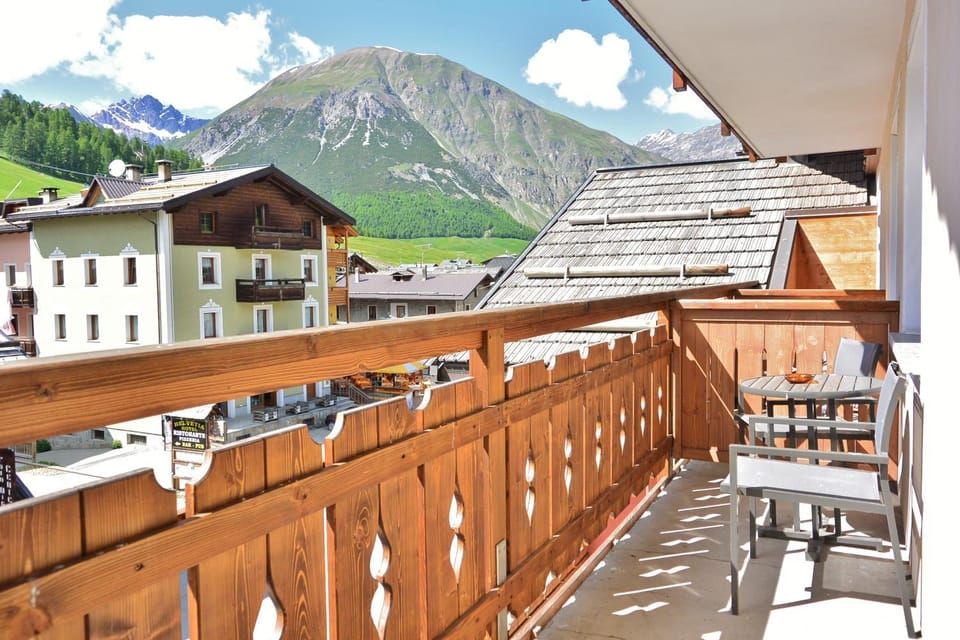 Balcony/Terrace, Mountain view