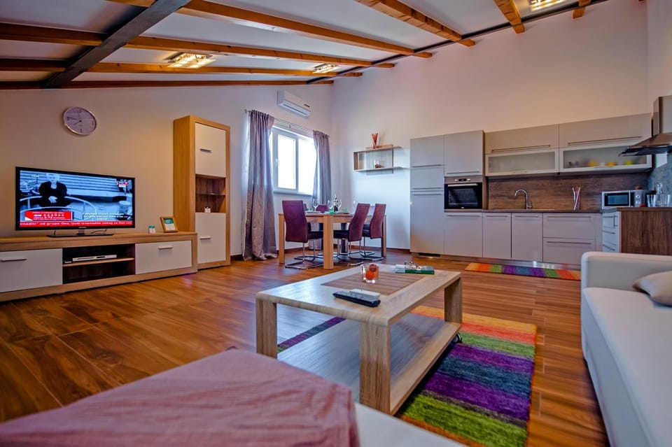 Kitchen or kitchenette, Living room, Dining area