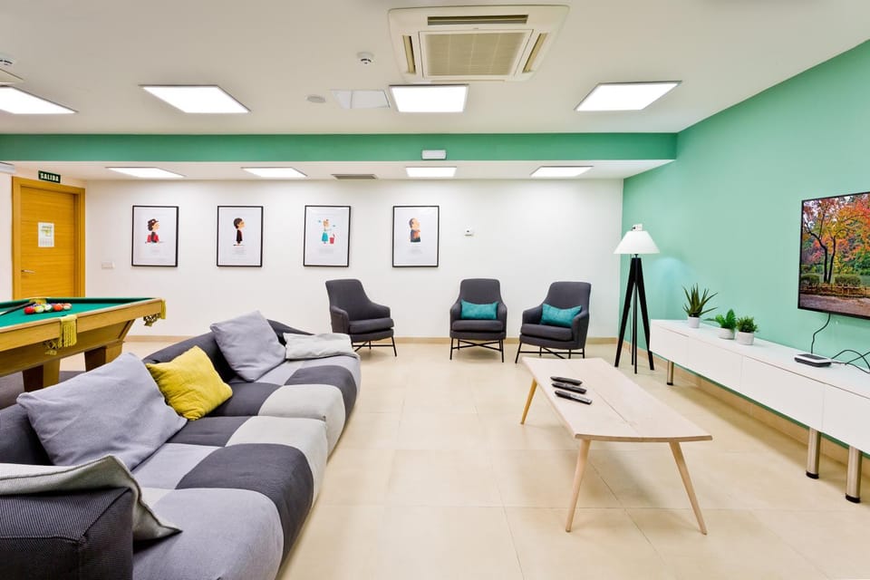 Communal lounge/ TV room