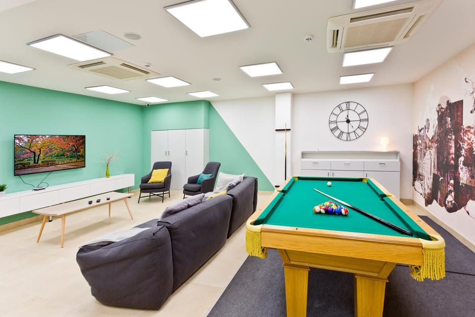 Communal lounge/ TV room