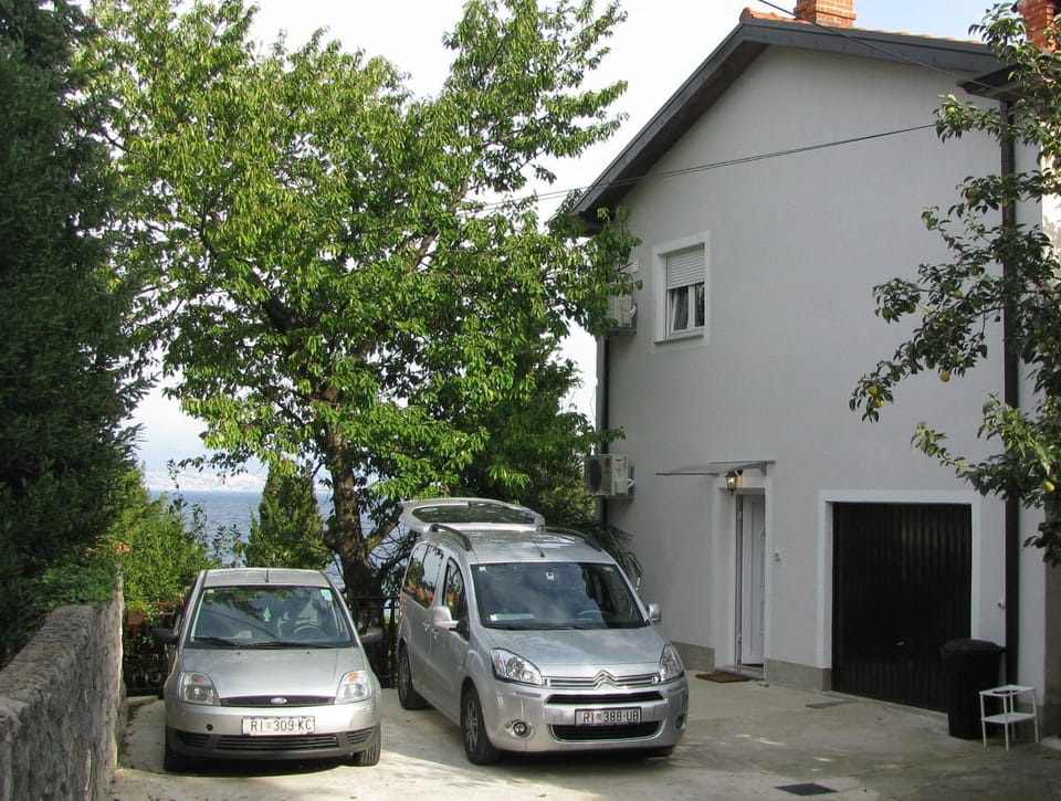 Patio, Facade/entrance, Day, On site