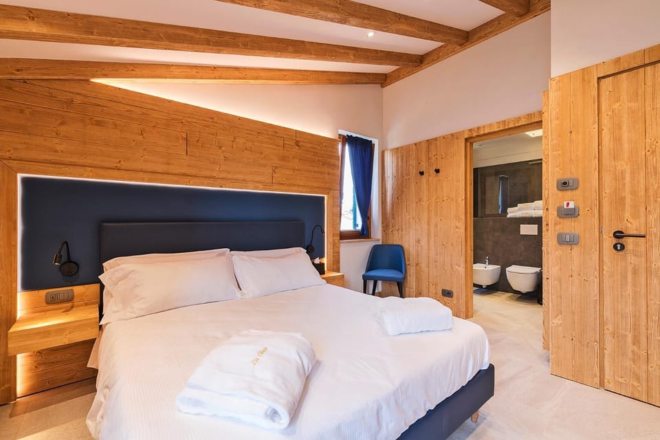 Bed, Photo of the whole room, Bedroom, bunk bed