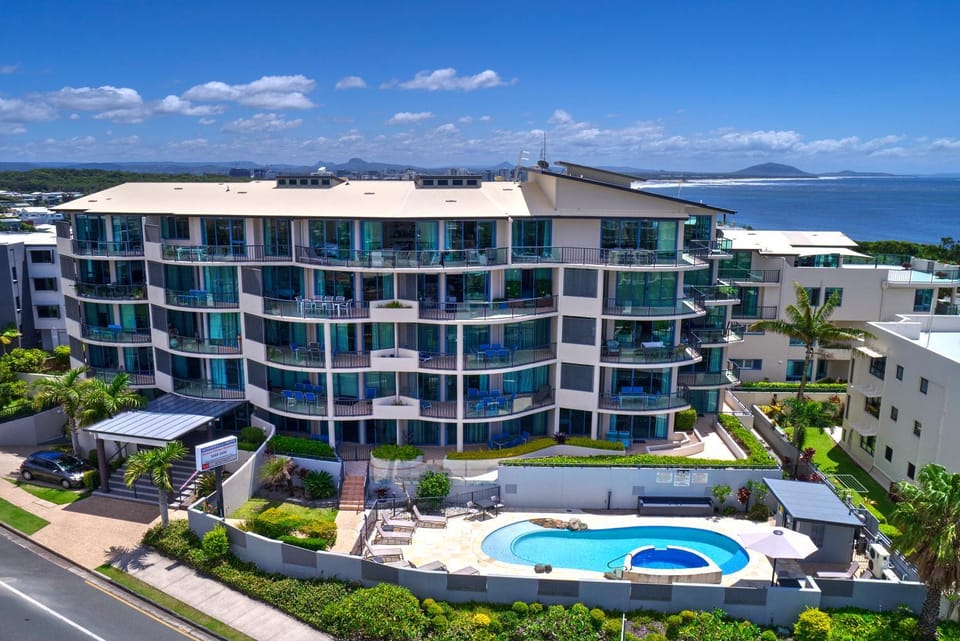 Property building, Sea view, Swimming pool