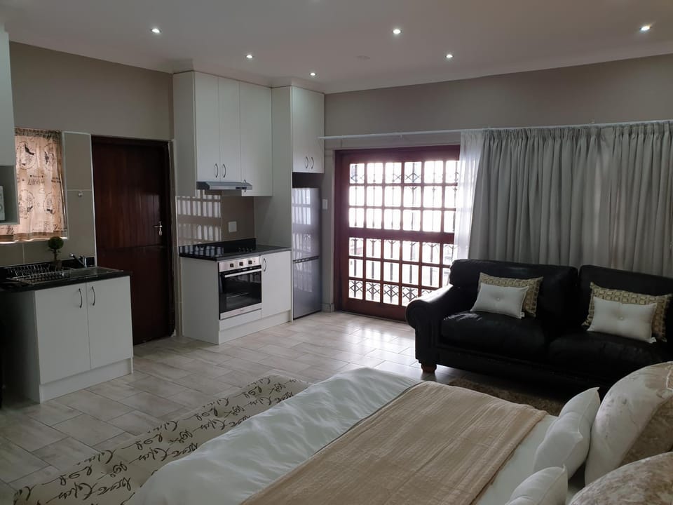 Pongola Road Self Catering Accommodation Apartment in Port Elizabeth