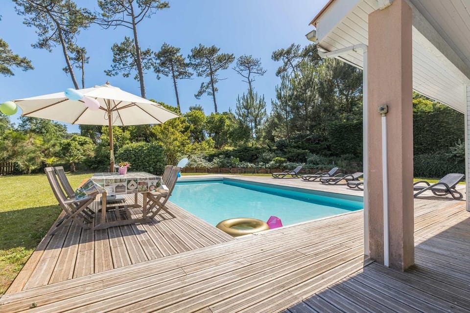 Patio, Swimming pool, Swimming pool