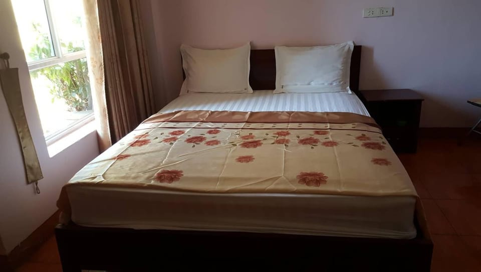 Hai Duong Guesthouse Bed and Breakfast in Laos