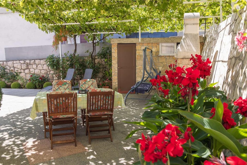 Property building, Patio, BBQ facilities