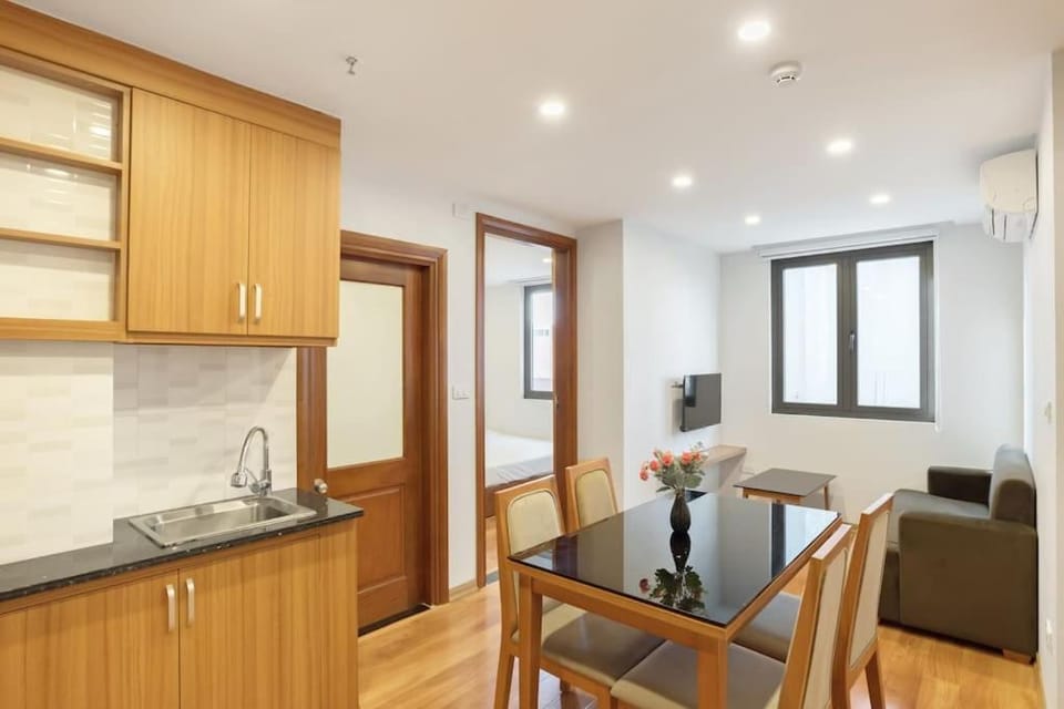 Bathroom, TV and multimedia, Kitchen or kitchenette, Living room, Seating area, Dining area