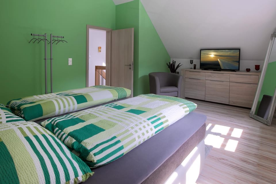 Bed, Photo of the whole room, Decorative detail
