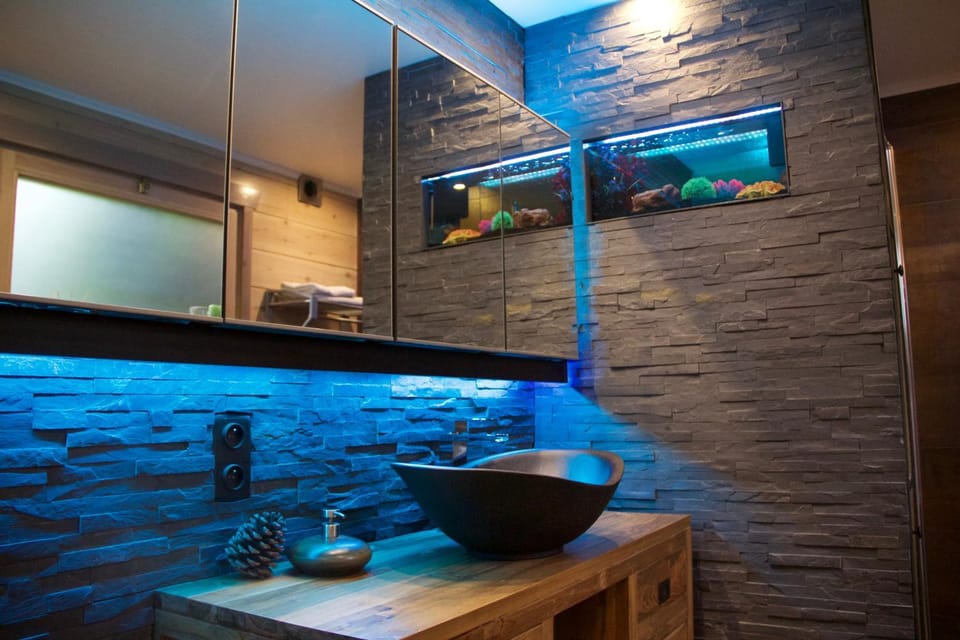 Toilet, Property building, Bathroom