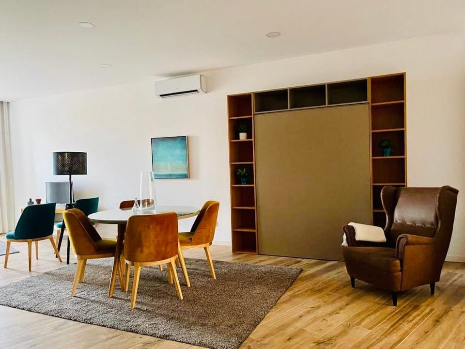 Bed, TV and multimedia, Living room, Seating area, Dining area
