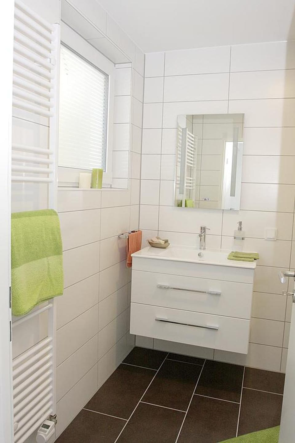 Shower, Toilet, Bathroom, Photo of the whole room, Decorative detail