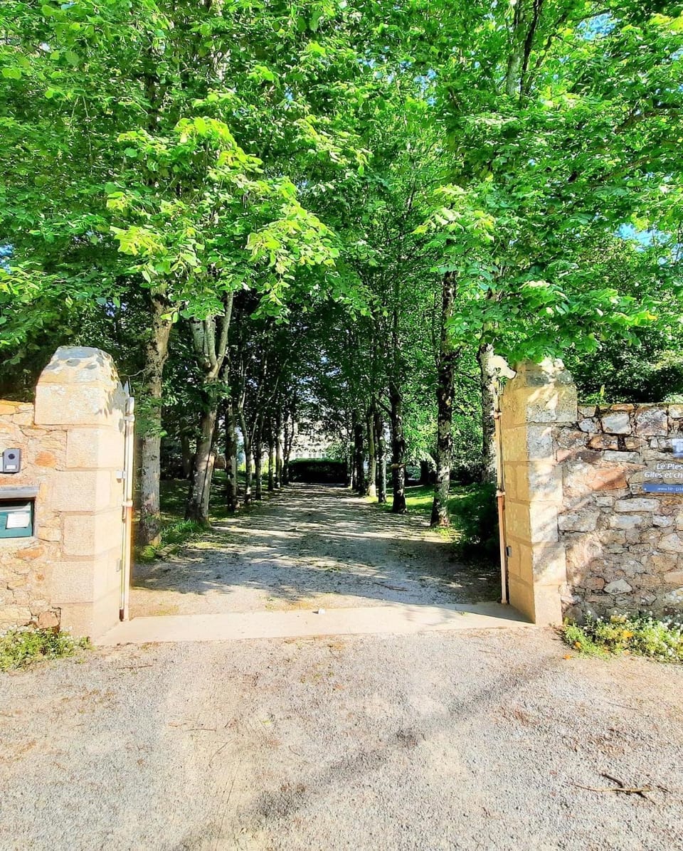 Facade/entrance, Garden
