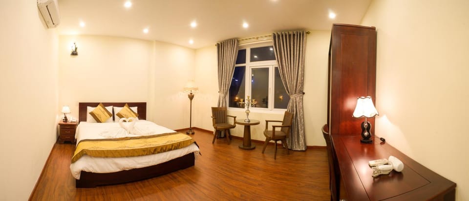 Bed, Living room, Photo of the whole room, Bedroom